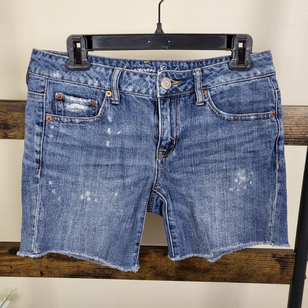 American Eagle distressed jean shorts medium wash denim size 2